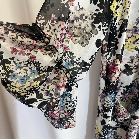 Westport Floral Housecoat or beach cover up with collar, ruffle detail on sleeve - Picture 3 of 12